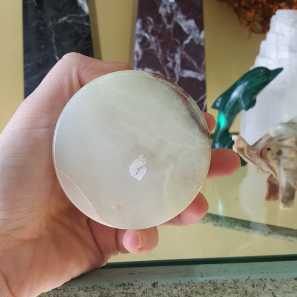 Small circular Green Onyx Stone Box - Picture 5 of 5